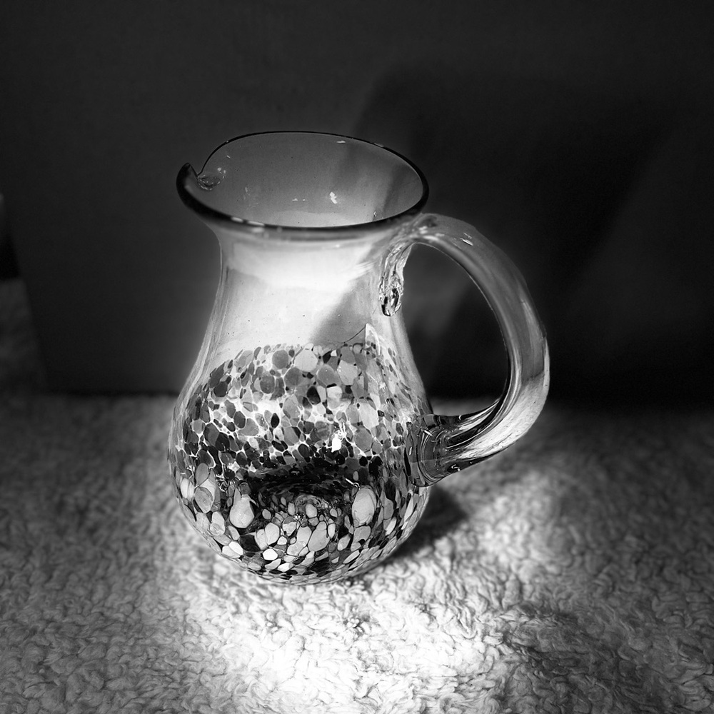 Mexican hand blown glass pitcher. Very Beautiful piece. 64oz - Picture 9 of 14